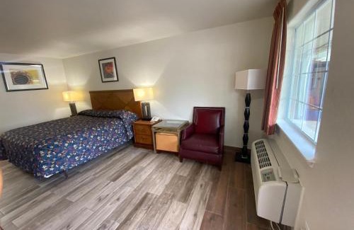 Bertram Hotel | Cozy Cedar Creek Inn: Family-Friendly with Great Amenities