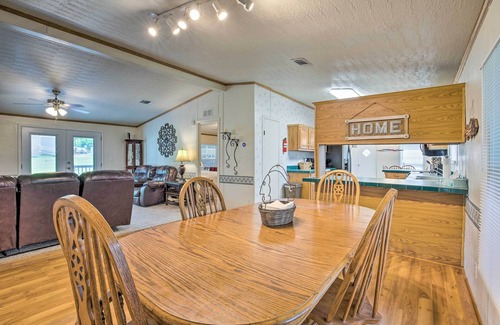 Kemp House | Inviting Texas Home with Deck Near Cedar Creek Reservoir