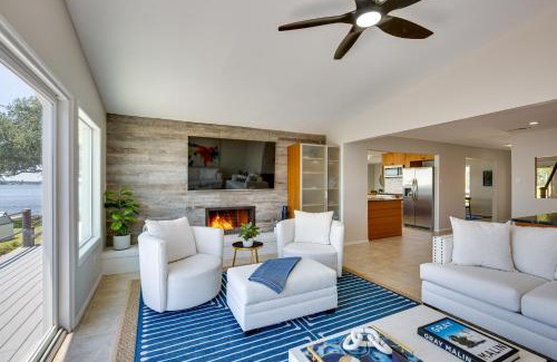 Leisure Land House | Scenic Lake House Retreat with Cedar Creek Views