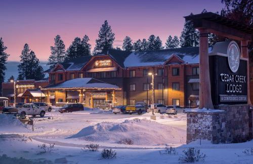 Columbia Falls Hotel | Inviting Cedar Creek Lodge with Ocean View & Pool Access