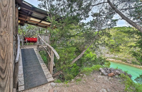 Davis Cottage | Inviting Davis Cabin with Deck by Honey Creek Awaits You!