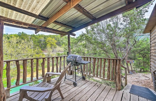 Davis Cottage | Inviting Davis Cabin with Deck by Honey Creek Awaits You!