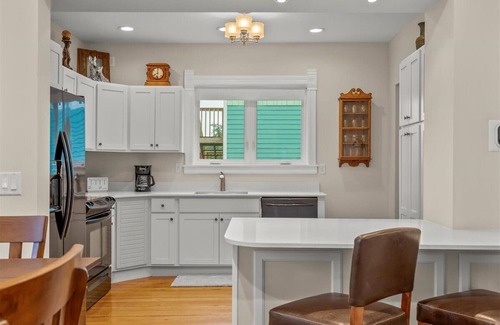 Cedar Falls House | Inviting Cedar Falls Gem: Vintage Home Near Downtown