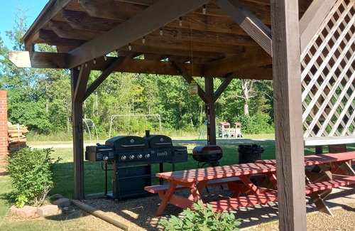 Morrilton Hotel | Discover Cedar Falls Motel near Petit Jean State Park