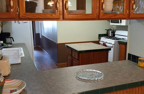 Morrilton Hotel | Cozy Cedar Falls Motel with Pool and Breakfast Included