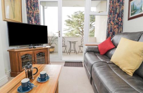 Llanbedr-dyffryn-clwyd House | Family-Friendly Cedar Gardens: 4-Star Perfection Awaits