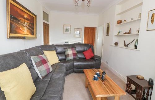 Llanbedr-dyffryn-clwyd House | Family-Friendly Cedar Gardens: 4-Star Perfection Awaits