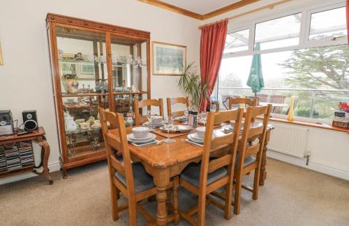 Llanbedr-dyffryn-clwyd House | Family-Friendly Cedar Gardens: 4-Star Perfection Awaits