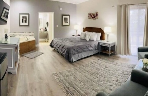 Horseshoe Bend Hotel | Relax at Cedar Glade Resort: Spa, Breakfast & Family Fun
