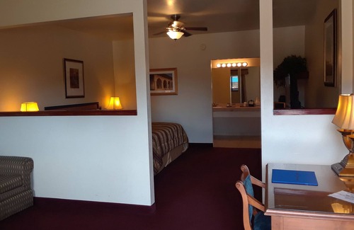 Horseshoe Bend Hotel | Relax at Cedar Glade Resort: Spa, Breakfast & Family Fun