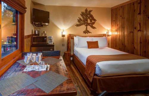 Tahoe Vista Hotel | Oceanfront Cedar Glen Lodge: Family-Friendly Retreat Awaits