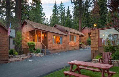 Tahoe Vista Hotel | Oceanfront Cedar Glen Lodge: Family-Friendly Retreat Awaits