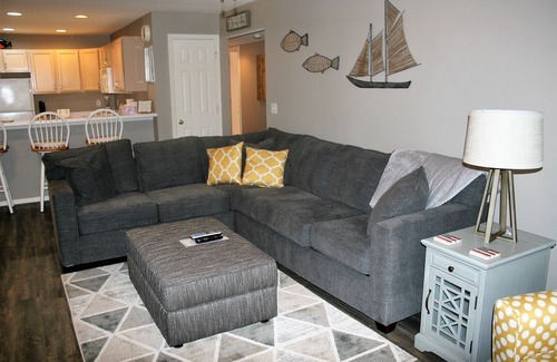 Camdenton Condo | Discover Cedar Glen: Lake View, Pool & Close to Activities