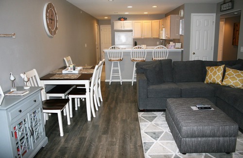 Camdenton Condo | Discover Cedar Glen: Lake View, Pool & Close to Activities