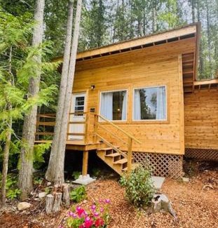 Clearwater Resort | Cozy Cedar Haven Cabins: Family-Friendly Retreat with Hot Tub