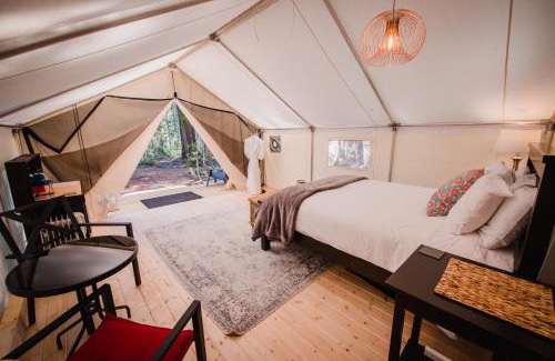 Clearwater Resort | Cozy Cedar Haven Cabins: Family-Friendly Retreat with Hot Tub