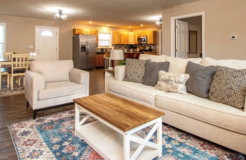 Rockbridge Cabin | Cedar Hill: 10 Min to Parks with Great Views & Pet Friendly