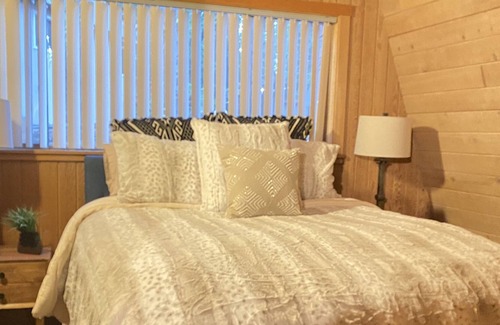 Sierra Cedars Cabin | Scenic Cedar Hill Retreat with Forest Views & Family Amenities