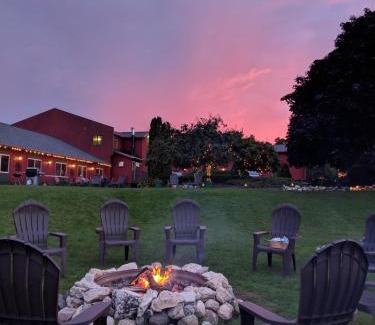 St Ignace Bed & Breakfast | Cozy Cedar Hill Lodge: Pet-Friendly with Pool Access