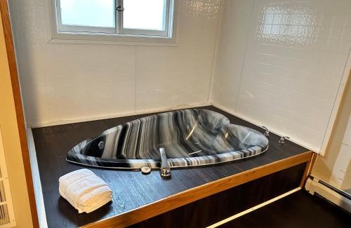 St Ignace Bed & Breakfast | Cozy Cedar Hill Lodge: Pet-Friendly with Pool Access