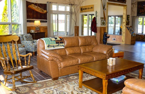St Ignace Hotel | Discover Cedar Hill Lodge: Pool, Spa & Family-Friendly Stay