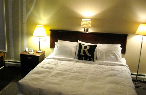 St Ignace Hotel | Discover Cedar Hill Lodge: Pool, Spa & Family-Friendly Stay