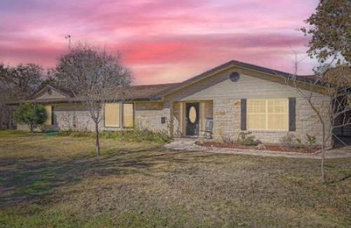 Cedar Creek House | Relax at Cedar Hill Ranch: Ideal Retreat for Groups