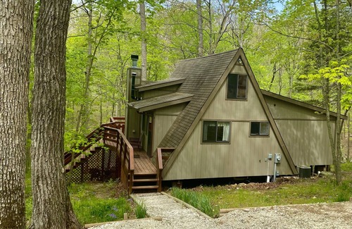 Innsbrook Ski Chalet | Unique Cedar Cabin: Hot Tub & Sauna at Innsbrook Resort