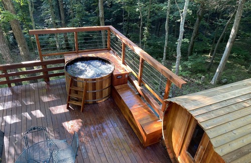 Innsbrook Ski Chalet | Unique Cedar Cabin: Hot Tub & Sauna at Innsbrook Resort
