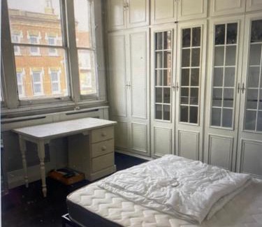 West Hampstead House | Pet-Friendly Getaway at Cedar House for Family Fun