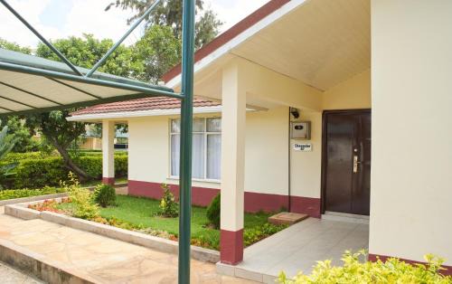 Athi River Villa | Cedar