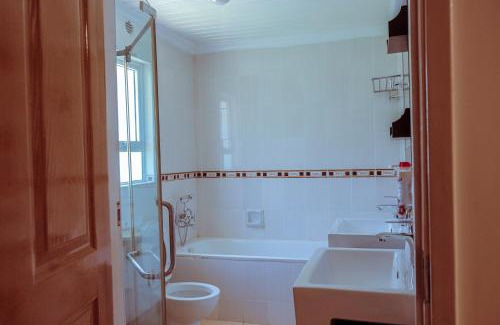 Athi River Villa | Cedar