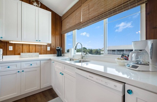 Cedar Key Villa | Oceanfront Cedar Key Breeze Townhouse with Exceptional Amenities