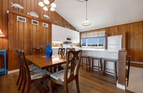Cedar Key Villa | Oceanfront Cedar Key Breeze Townhouse with Exceptional Amenities