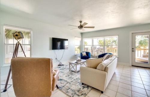 Cedar Key Apartment | Gulf View Cedar Key Condo with Balcony & Pool Access