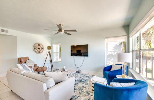 Cedar Key Apartment | Gulf View Cedar Key Condo with Balcony & Pool Access