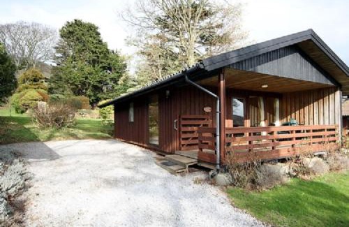Minehead House | Pet-Friendly Cedar Lodge: A 4-Star Getaway Awaits