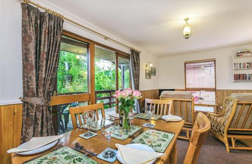 Minehead House | Pet-Friendly Cedar Lodge: A 4-Star Getaway Awaits