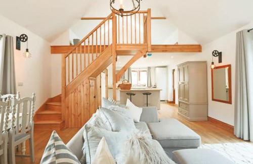 Olveston House | Discover Cedar Lodge in Hopewell - Rated 7.8/10