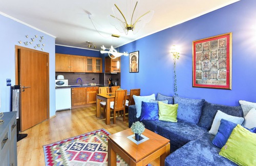 Shiligarnika Apartment | Cedar Lodge III One BDRM Flat B2 Across from Gondola Station