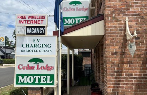 Armidale City Centre Hotel | Inviting Cedar Lodge Motel: Family-Friendly & Accessible Stay