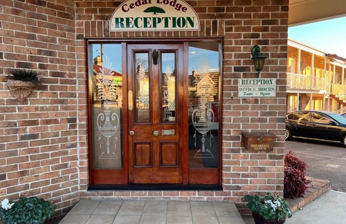 Armidale City Centre Hotel | Inviting Cedar Lodge Motel: Family-Friendly & Accessible Stay