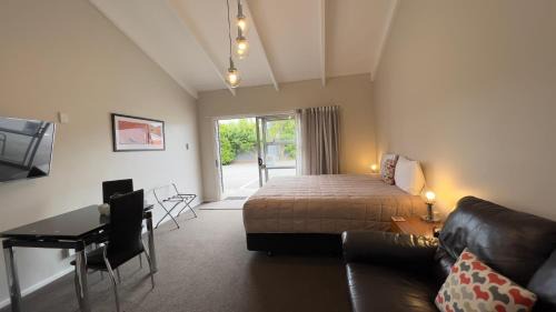 Timaru Hotel | Discover Cedar Lodge Motel: 4-Star Family-Friendly Retreat