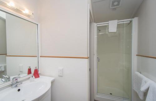 Timaru Hotel | Discover Cedar Lodge Motel: 4-Star Family-Friendly Retreat