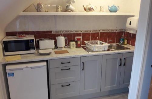 Gort Bed & Breakfast | Family-Friendly Cedar Lodge: Guest Rated 9.4/10