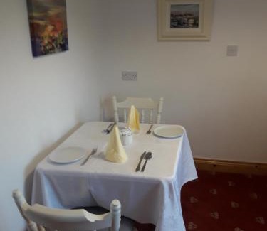 Gort Bed & Breakfast | Family-Friendly Cedar Lodge: Guest Rated 9.4/10