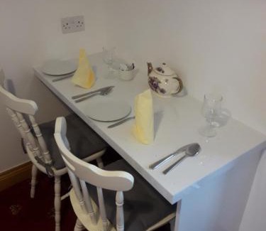 Gort Bed & Breakfast | Family-Friendly Cedar Lodge: Guest Rated 9.4/10