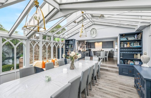 Halfway House Villa | Spacious Cedar Lodge Villa with Hot Tub & Kitchen, Sleeps 19