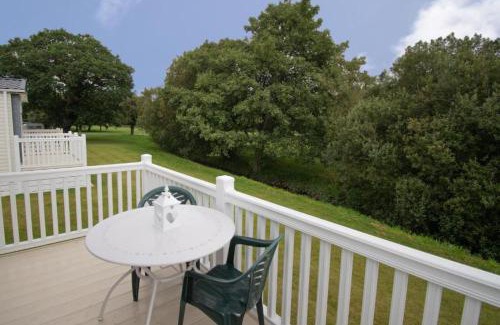 Allerthorpe Cabin | Experience Cedar Lodge with Hot Tub and Pet-Friendly Comfort