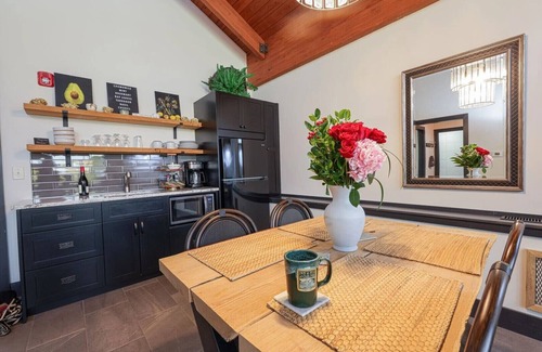 Logan Condo | Relax in Cedar Loft: Spa, Breakfast & Perfect 10 Reviews